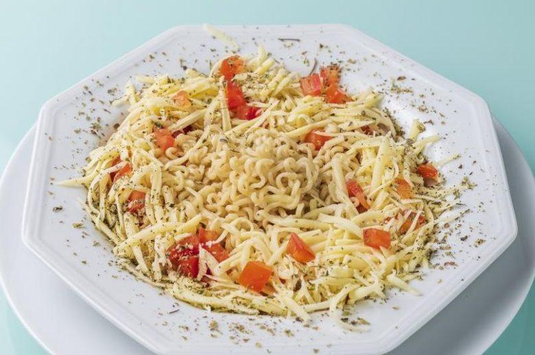 Nissin Lámen com toque de pizza