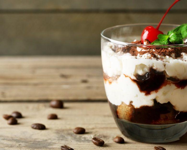 Pudim de café com chantilly