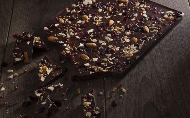 Tablete picante com chocolate e pimenta rosa