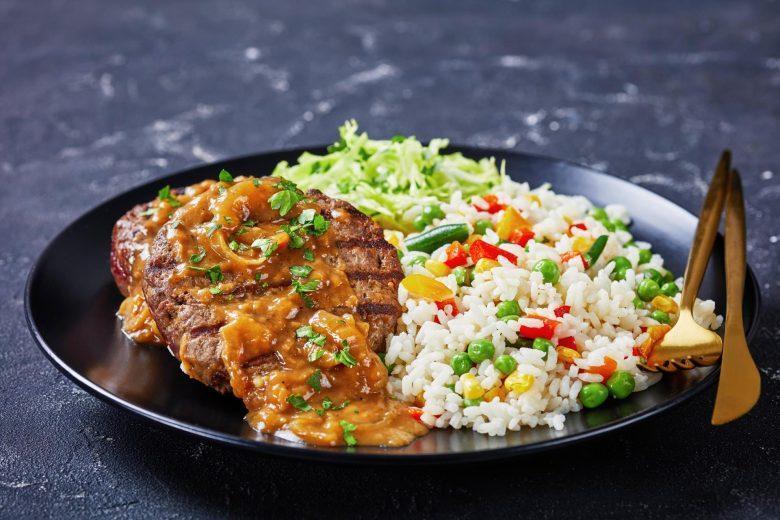 Bife com cebola