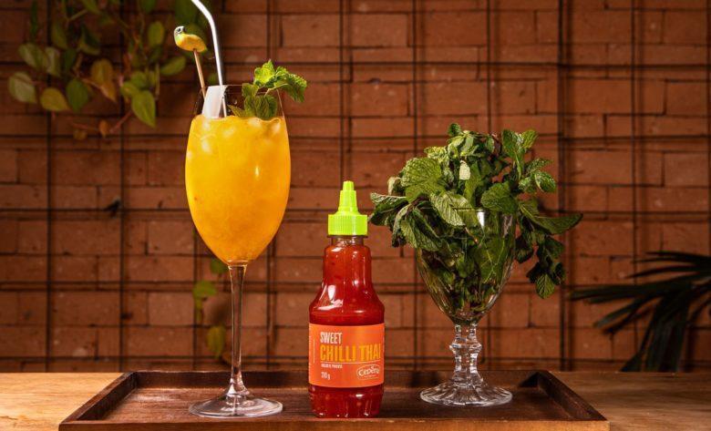 Caipirinha de vodka com manga e molho de pimenta