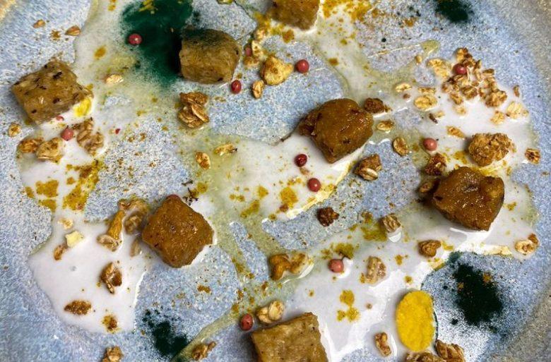 Cocada e doce de coco com abacaxi e especiarias