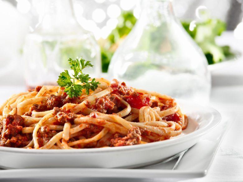 Fettuccine com ragu de linguiça