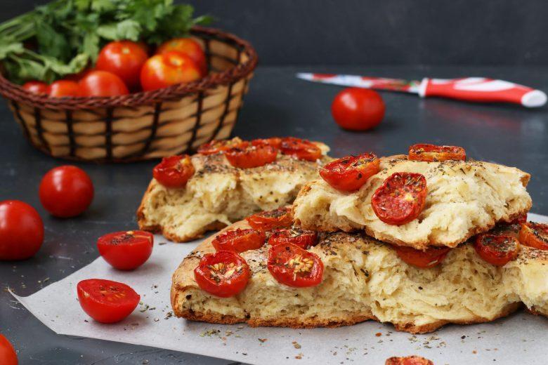 Focaccia de cream cheese e tomate confit