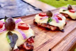 Mini pizza de linguiça