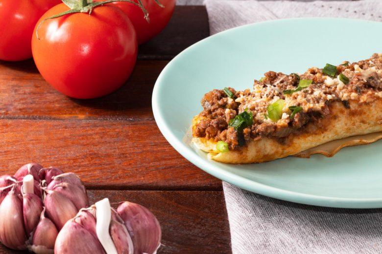 Panqueca de carne com recheio apimentado
