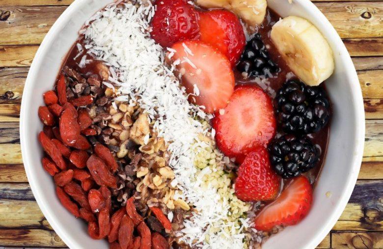 Smoothie proteico com frutas vermelhas