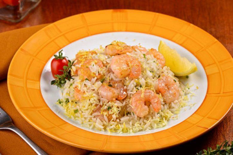 Arroz com camarão e limão siciliano