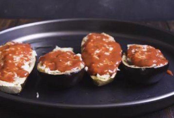 Barquinho de berinjela com quinoa