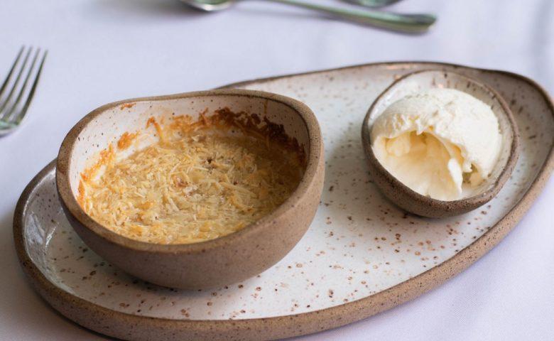 Cocada de forno com sorvete