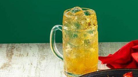 Drink apimentado de sakê com cerveja