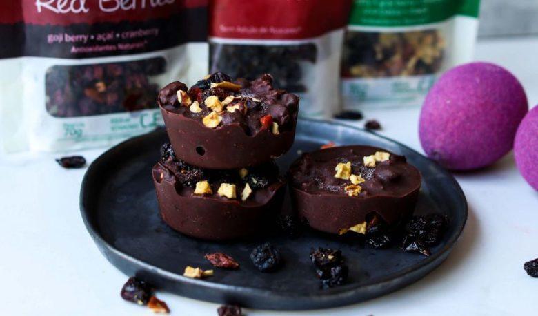 Fudge de chocolate com berries