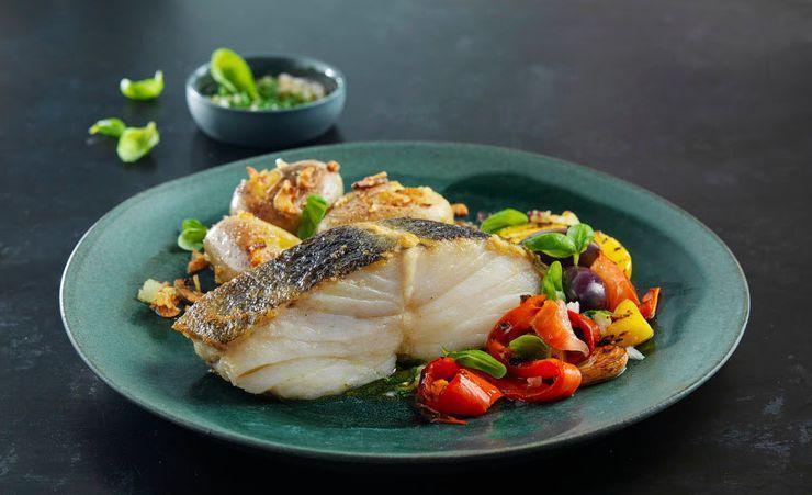 Bacalhau da Noruega grelhado com legumes e batata