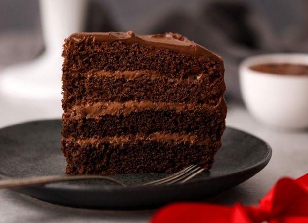 Bolo de chocolate delicioso com cobertura