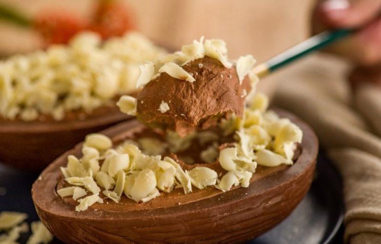 Ovo de Páscoa recheado com mousse de chocolate e catupiry