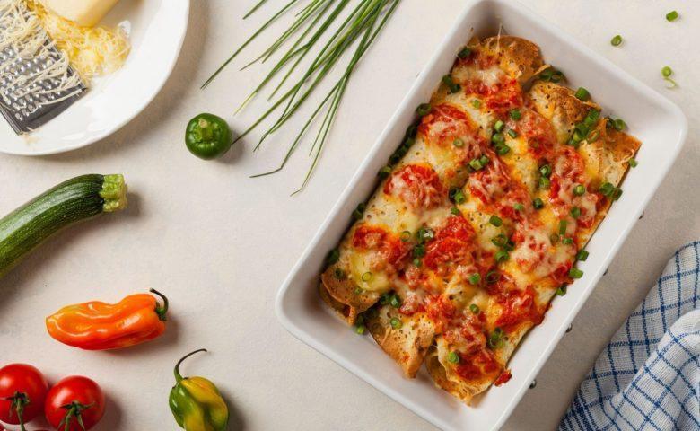 Panqueca de frango ao molho de tomate
