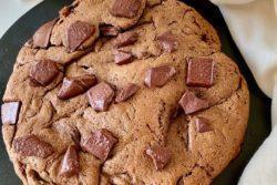 Torta cookie com recheio de chocolate