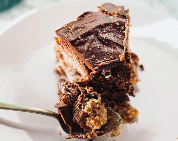 Torta de nozes com tripla camada