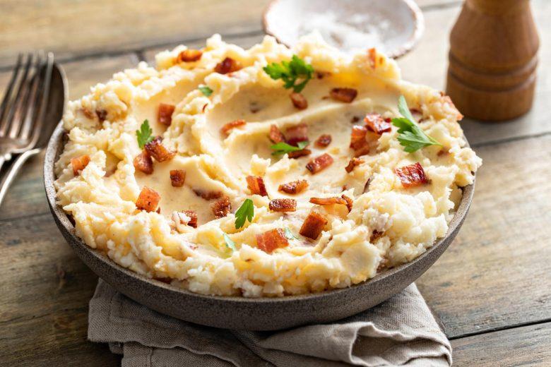 Purê com bacon e queijo