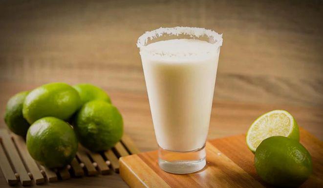 Limonada suíça com coco