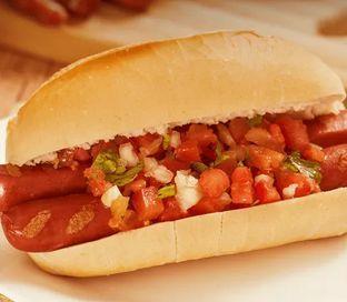 Sanduba de linguiça com vinagrete