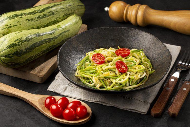 Espaguete de abobrinha com tomatinho