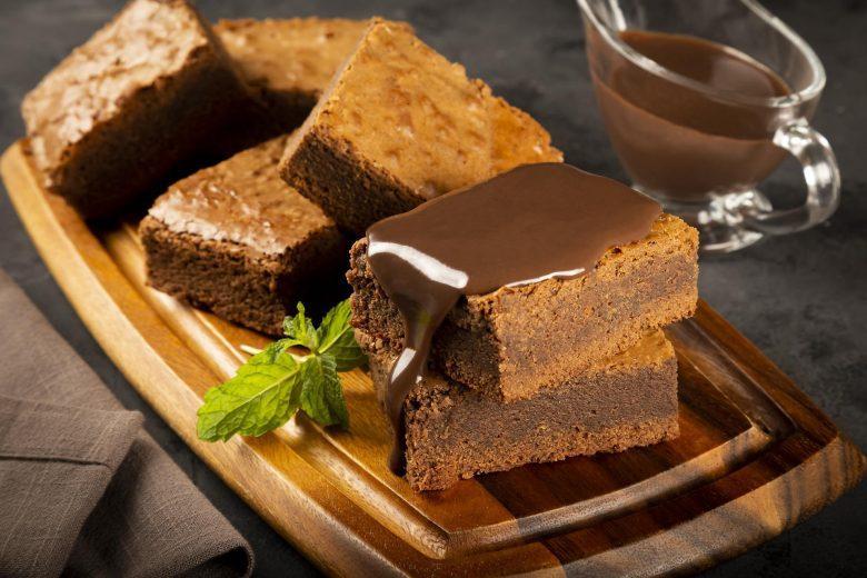 Brownie com calda quente