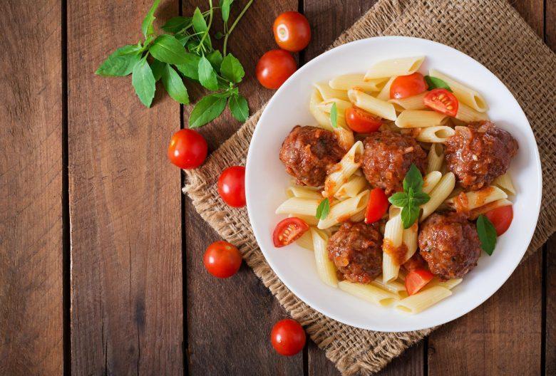 Penne ao molho de almôndega