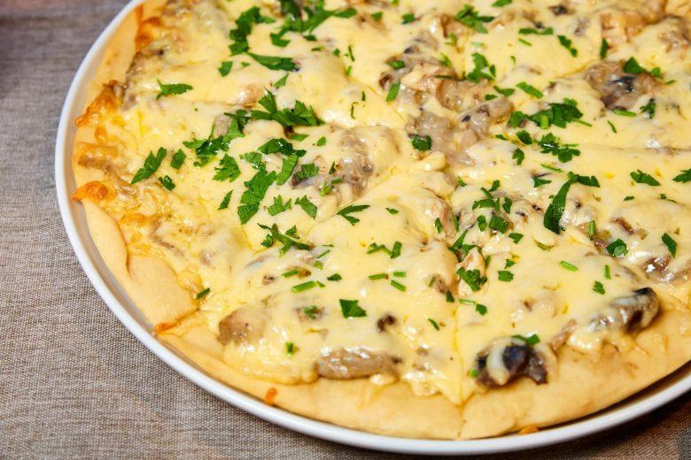 Pizza integral de cogumelos