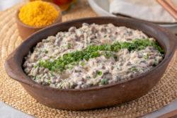 Baião de dois vegano com amêndoas