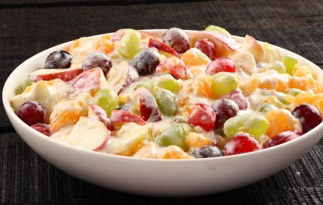 Salada de frutas com creme de jatobá