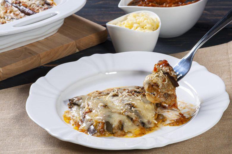 Berinjela à parmegiana com molho de tomate