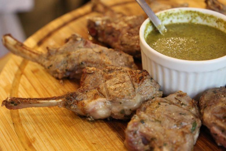 Cordeiro grelhado ao pesto