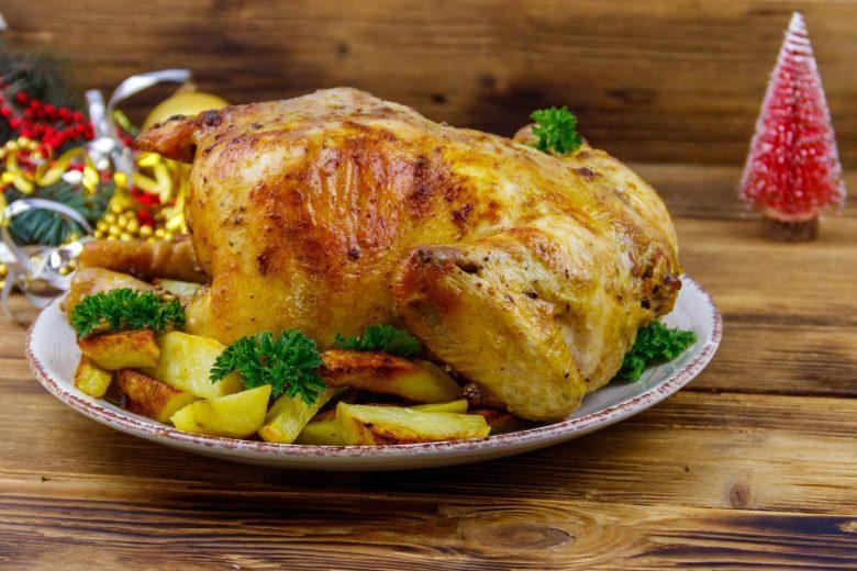 Frango assado com especiarias e batatas ao forno