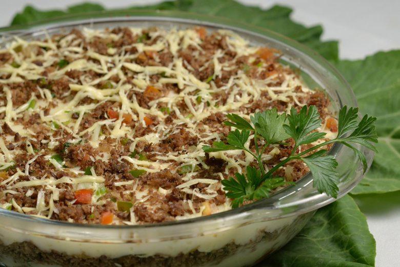 Mandioca ao forno com carne de sol