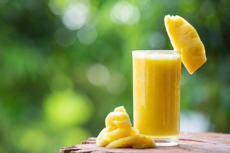 Suco de alface, abacaxi e laranja