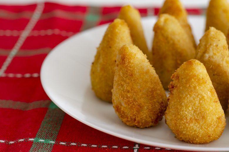 Coxinha de presunto e frango