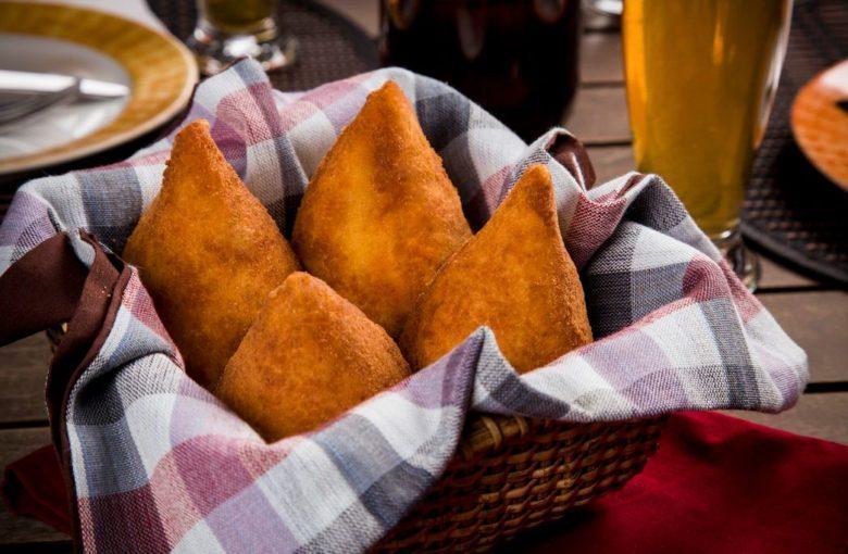 Coxinha de inhame com pernil