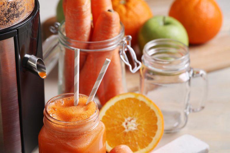 Suco de cenoura, repolho e maçã