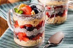 Overnight com frutas e chia