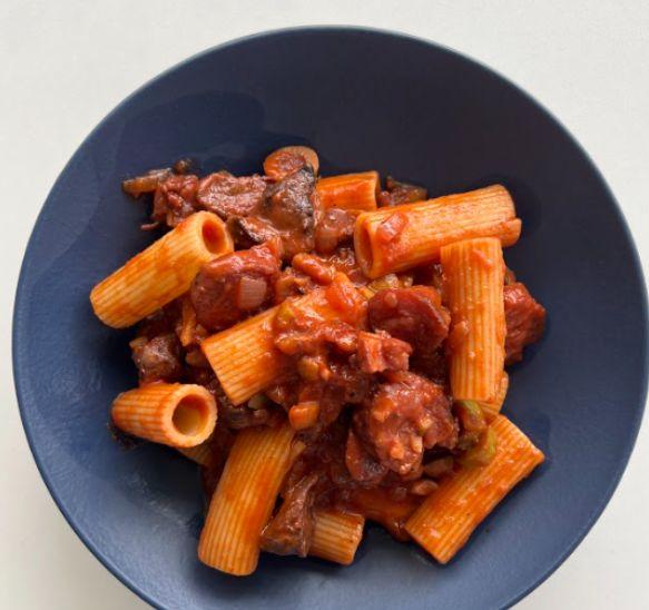Ragu de churrasco com rigatoni