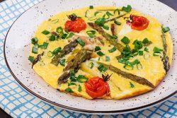 Omelete com aspargo