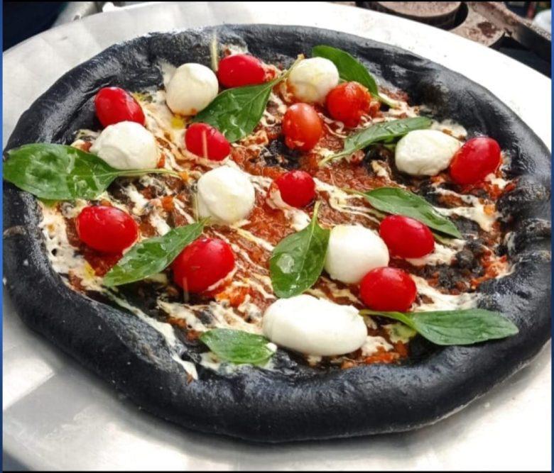 Pizza marguerita speciale (carvão ativado)