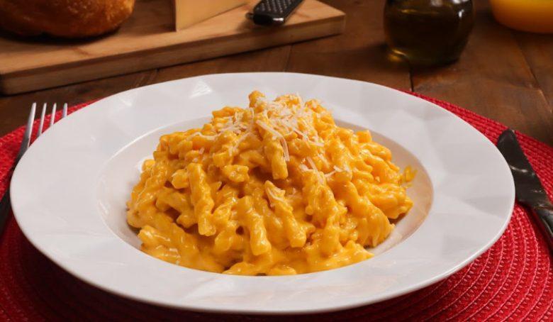 Macarrão com cheddar