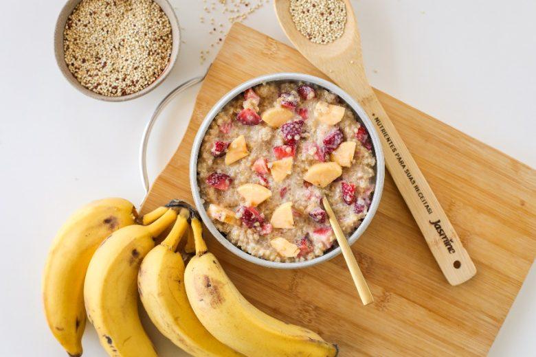 Mingau de quinoa com frutas