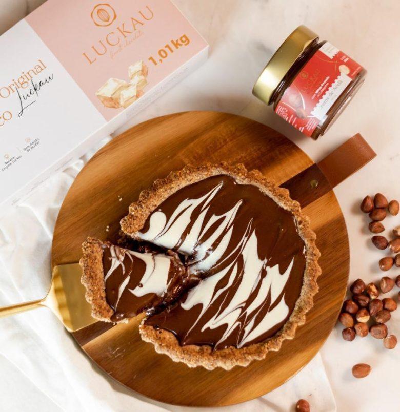 Torta com creme de avelã e chocolate branco 
