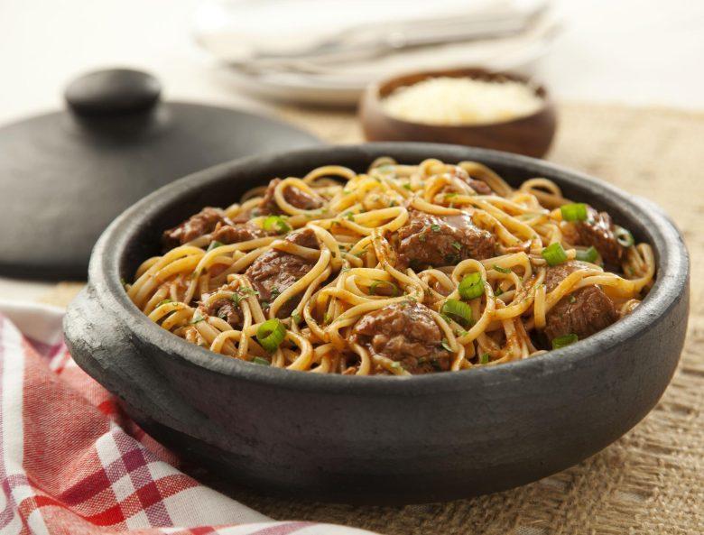 Linguini com ragu de barreado