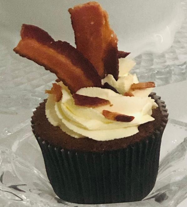 Cupcake de baunilha com bacon