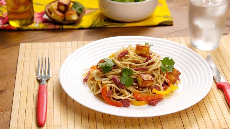 Macarrão com carne de sol