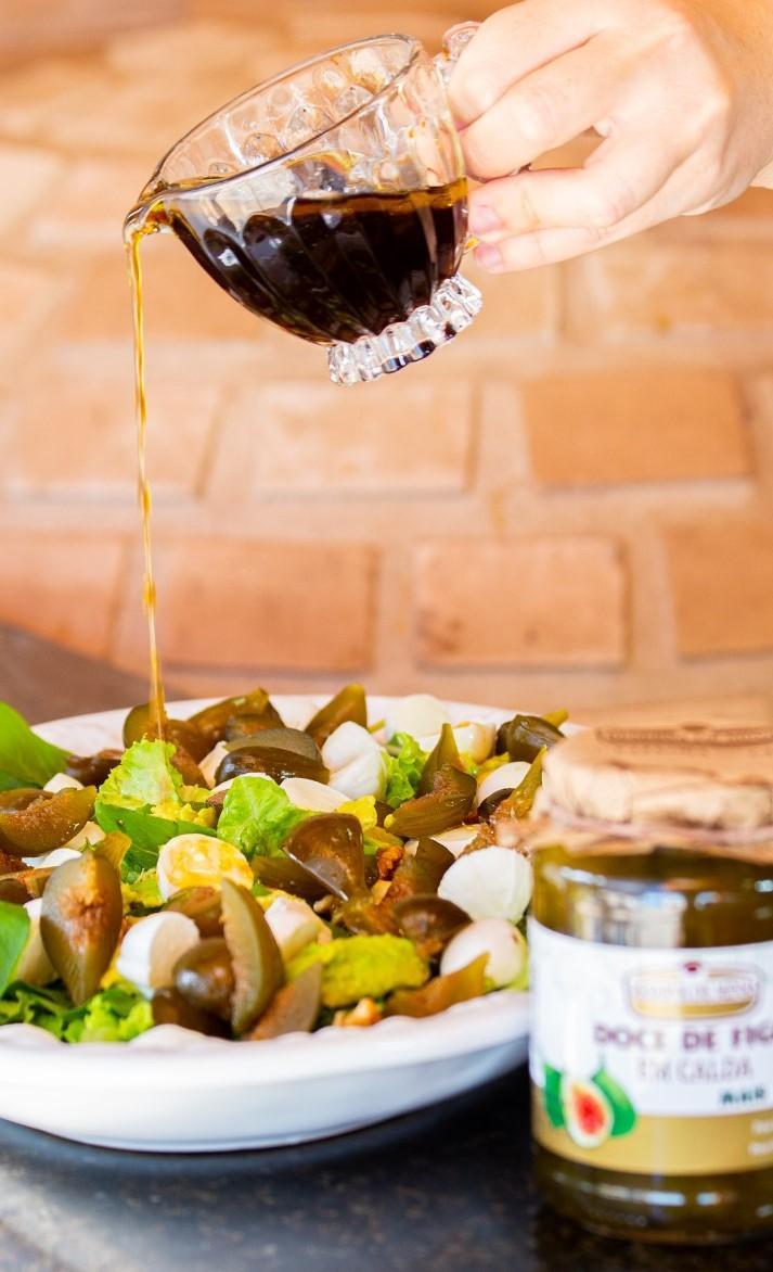 Salada de figo com muçarela e nozes